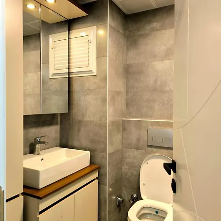 Havalimanina 5 Km Lueks Daire Apartment *